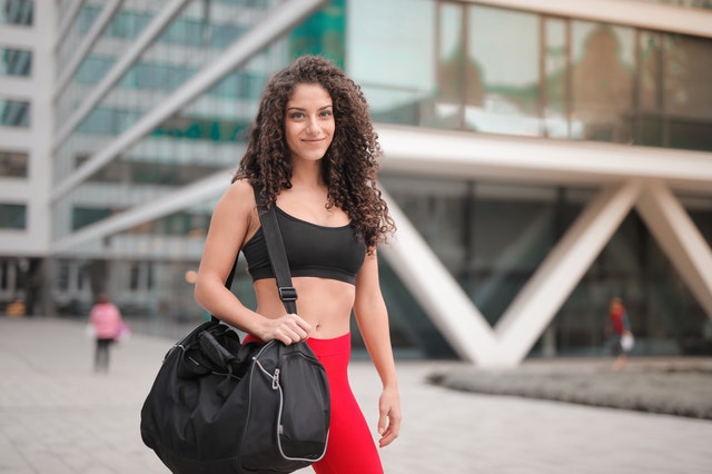 10 Workout Essentials That You Need In Your Gym Bag