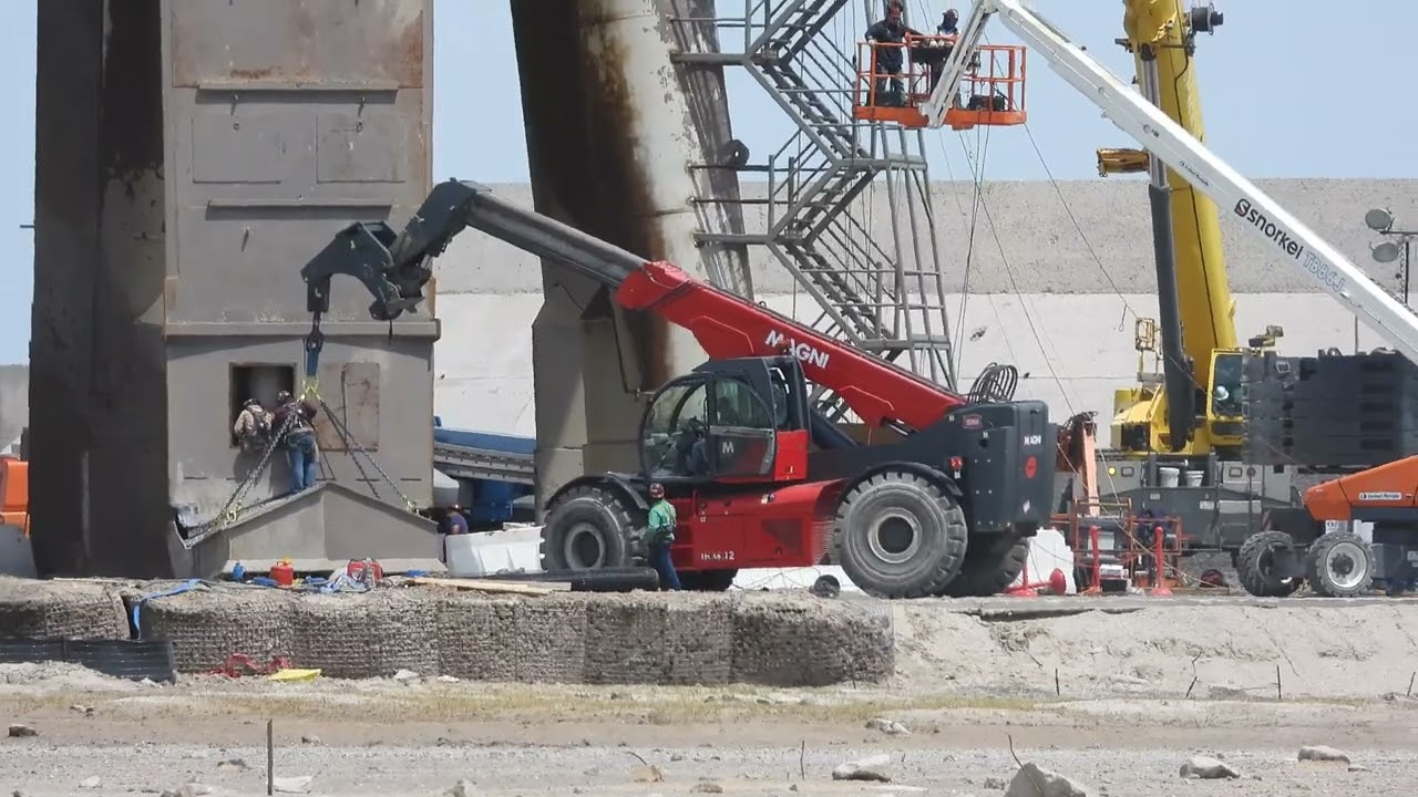 Get it loose with Track Hoe, SpaceX Starbase, Boca Chica, TX, May 2, 2023