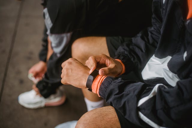 How Wearables Are Redefining Personal Fitness Goals In 2025